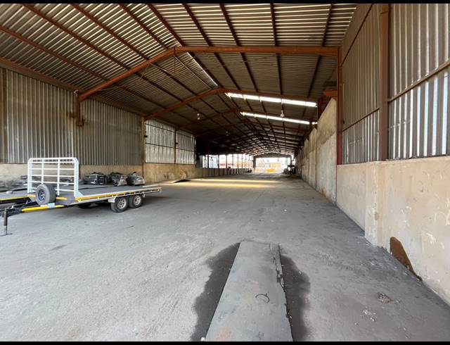 9,300M² WAREHOUSE FOR SALE IN VULCANIA